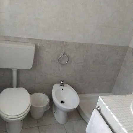 Fontanarossa Airport Bagno Privato In 800 Mt Aeroporto B&B 3*