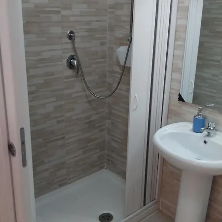 Fontanarossa Airport Bagno Privato In 800 Mt Aeroporto B&B 3*