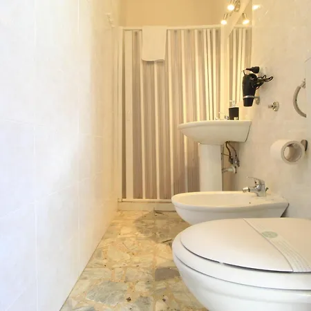 Fontanarossa Airport Bagno Privato In 800 Mt Aeroporto B&B 3*