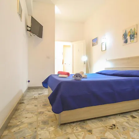 Fontanarossa Airport Bagno Privato In 800 Mt Aeroporto 3*