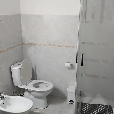 Fontanarossa Airport Bagno Privato In 800 Mt Aeroporto 3*
