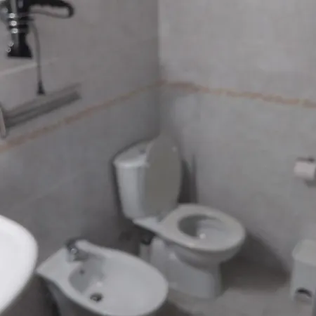Fontanarossa Airport Bagno Privato In 800 Mt Aeroporto B&B 3*